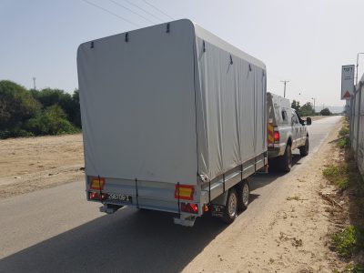 נגרר לרכב מסחרי גדול עם ברזנט