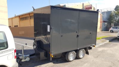 נגרר סגור מבודד לרכב מסחרי